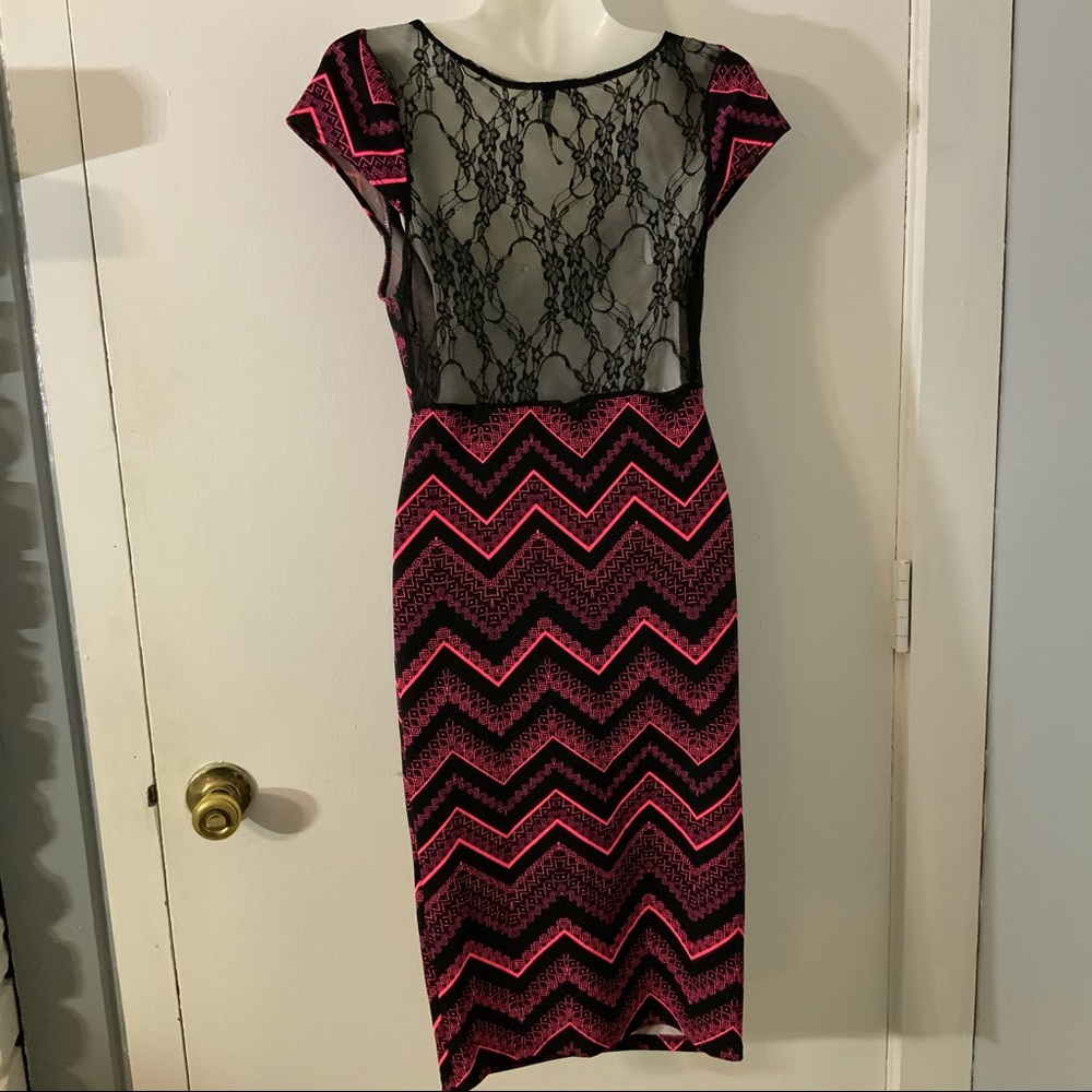 DGNY ZIG ZAG SEXY DRESS W Gorgeous LACE BACK SZ M